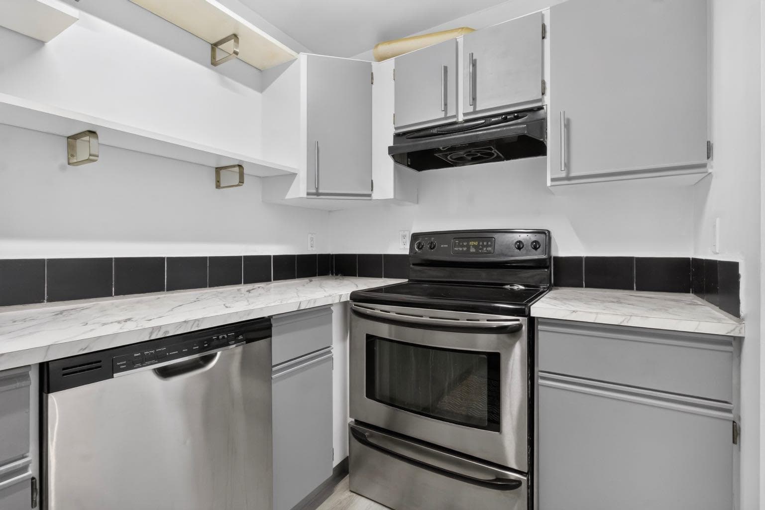 303, 333 Garry Crescent NE