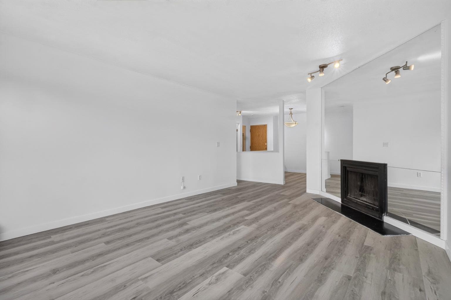 303, 333 Garry Crescent NE