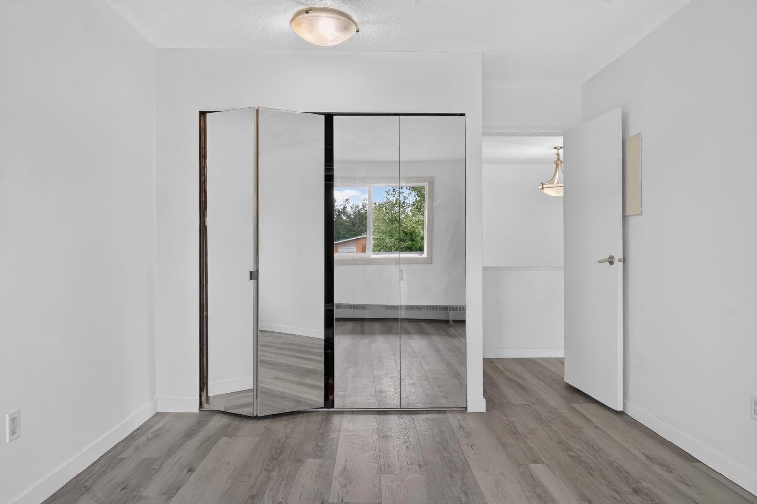303, 333 Garry Crescent NE