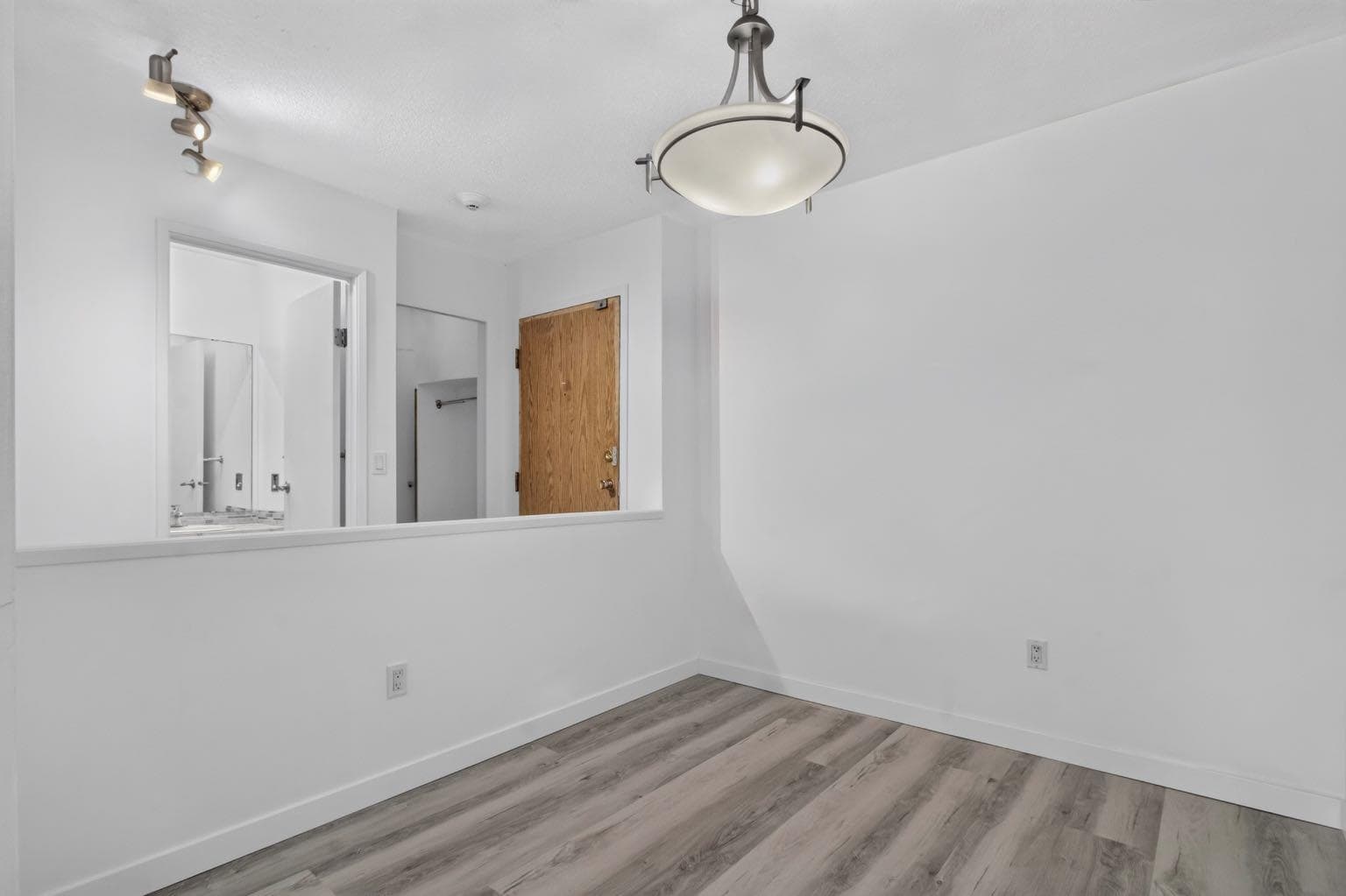303, 333 Garry Crescent NE