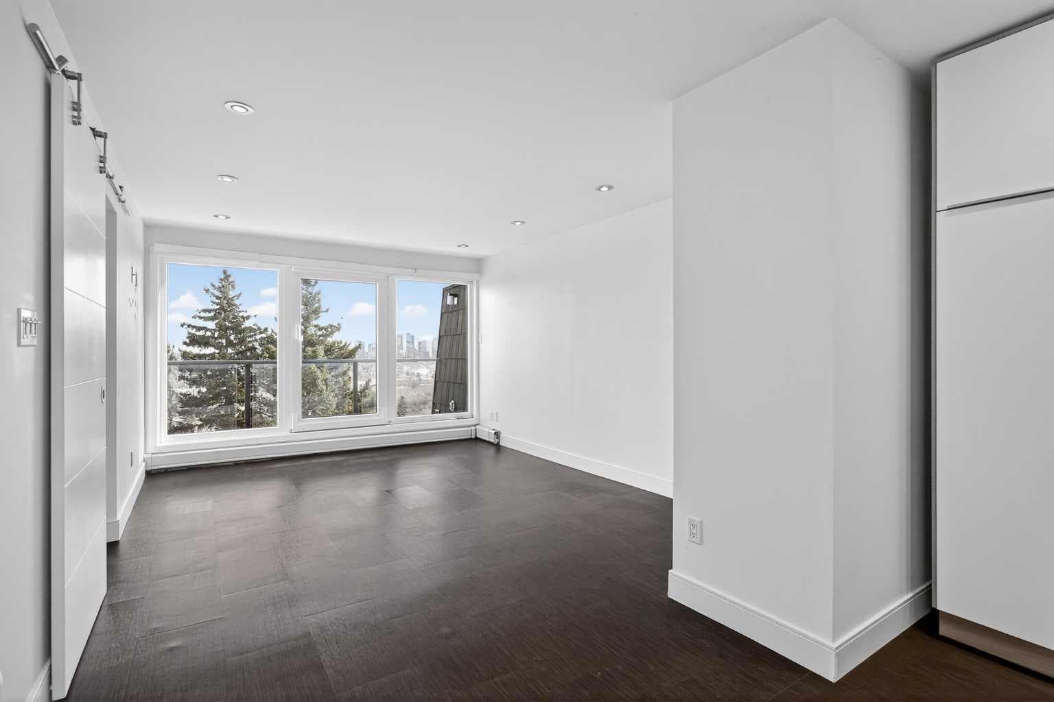 304, 512 Cedar Crescent SW
