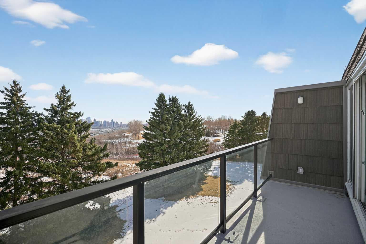304, 512 Cedar Crescent SW
