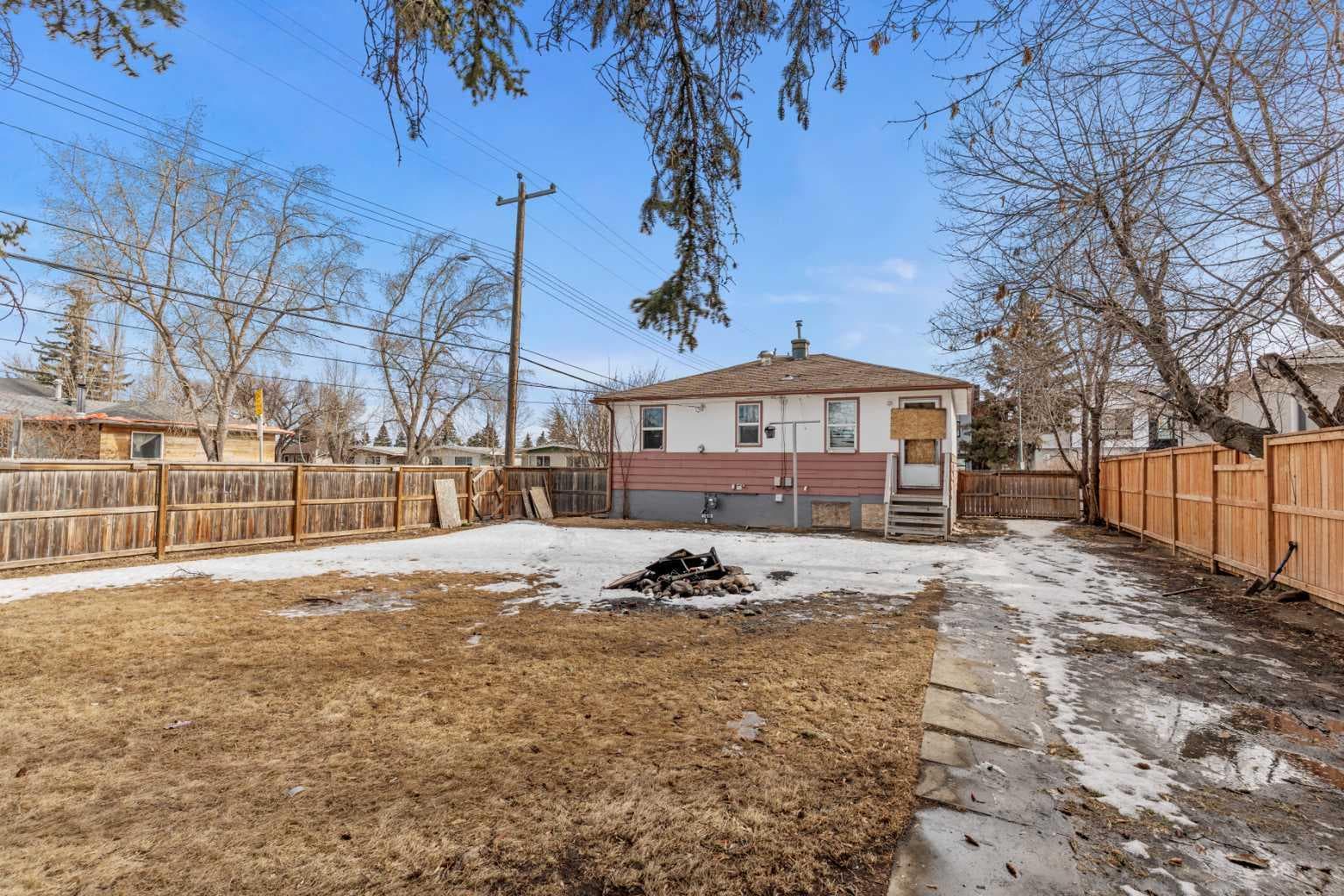 1403 43 Street SW