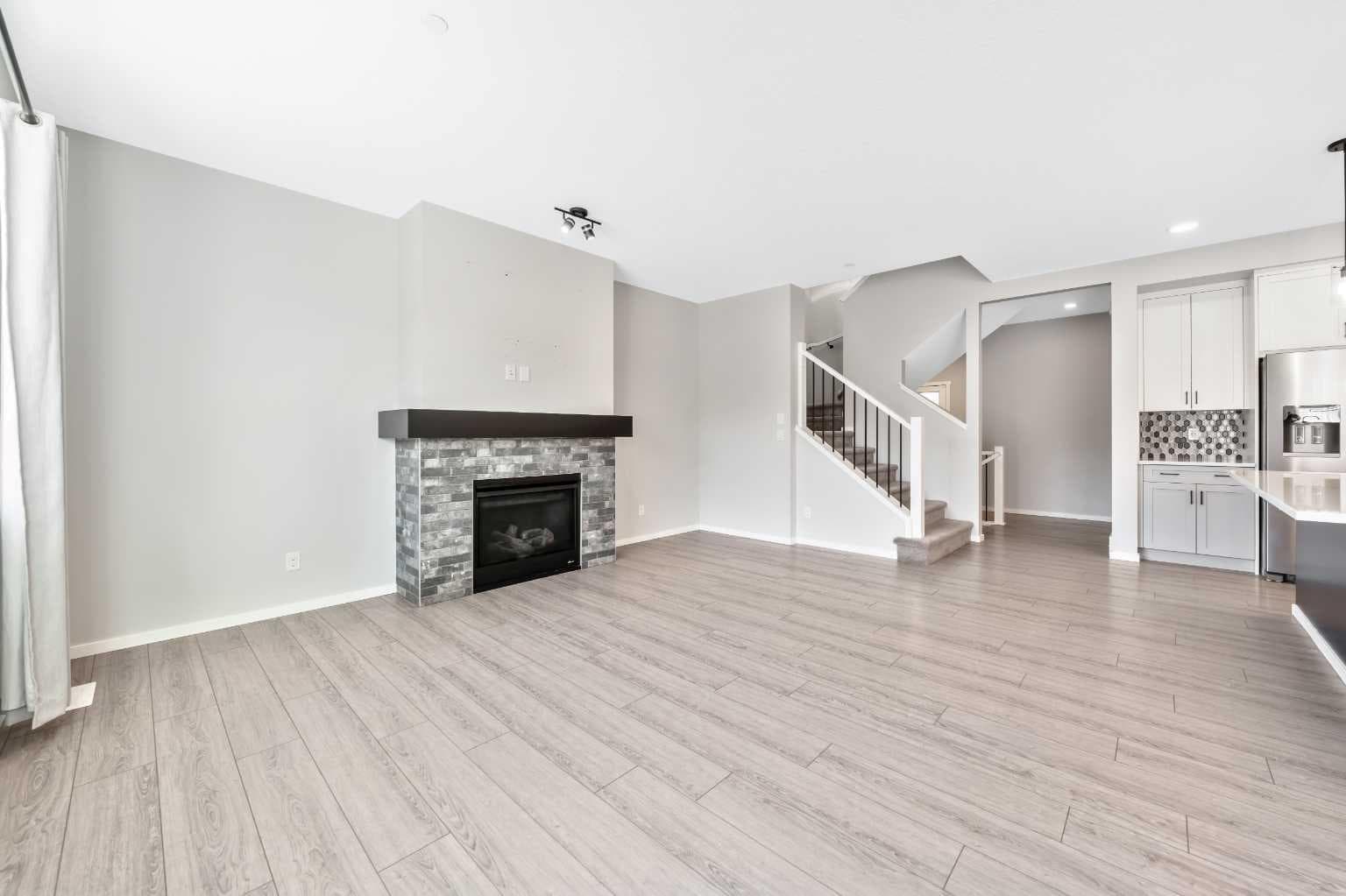 98 Lucas Crescent NW