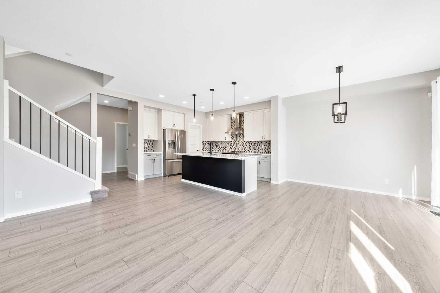 98 Lucas Crescent NW