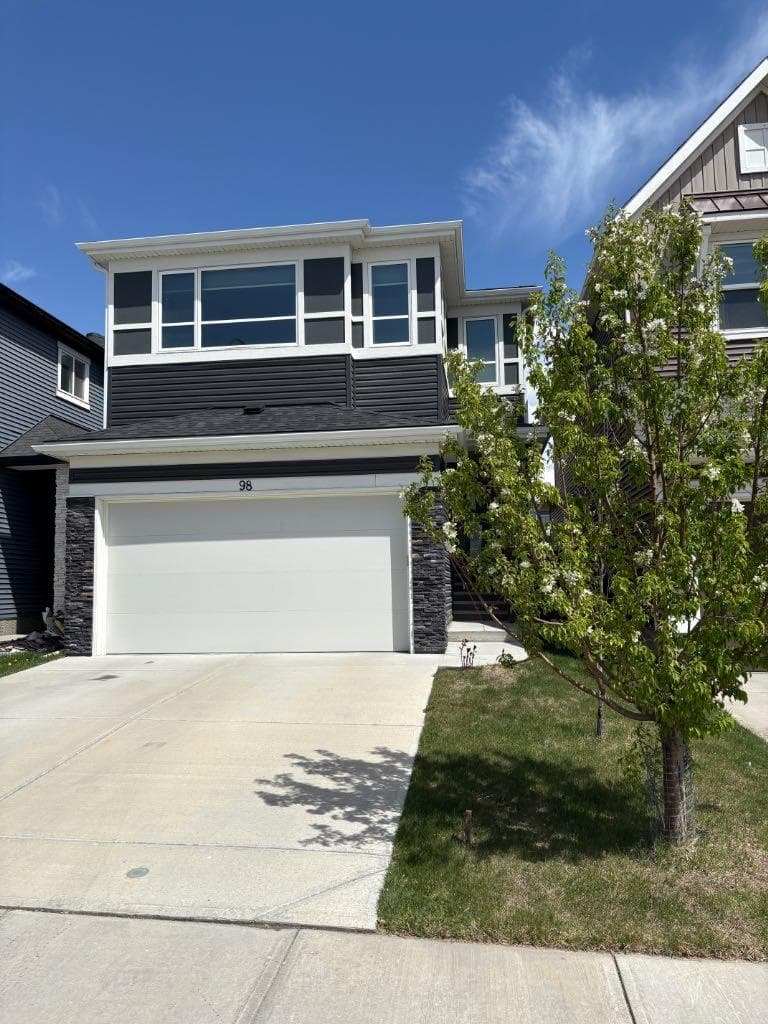 98 Lucas Crescent NW