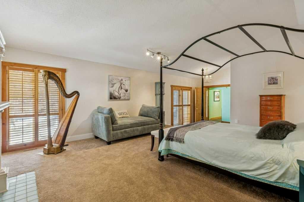 4 Pine Avenue 