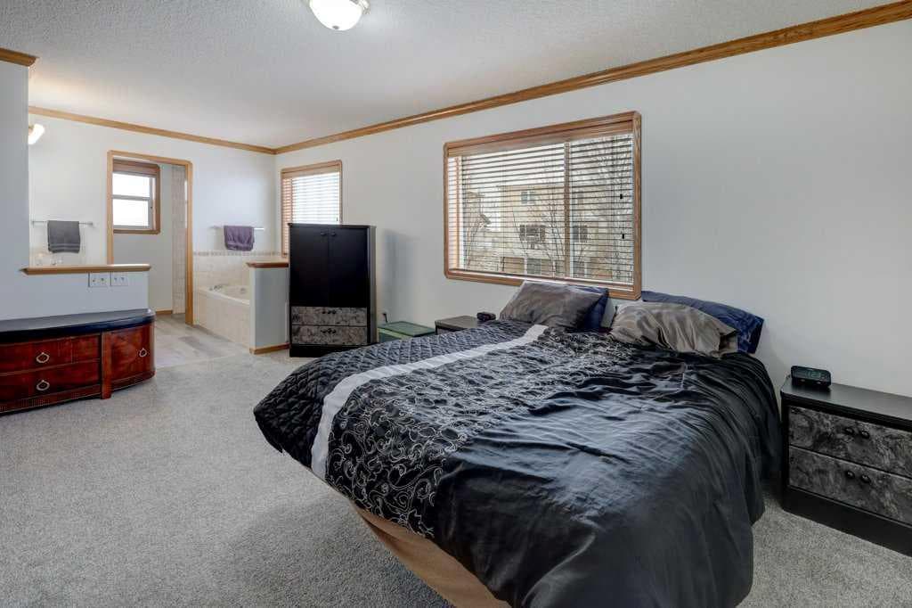 182 Harvest Creek Close NE