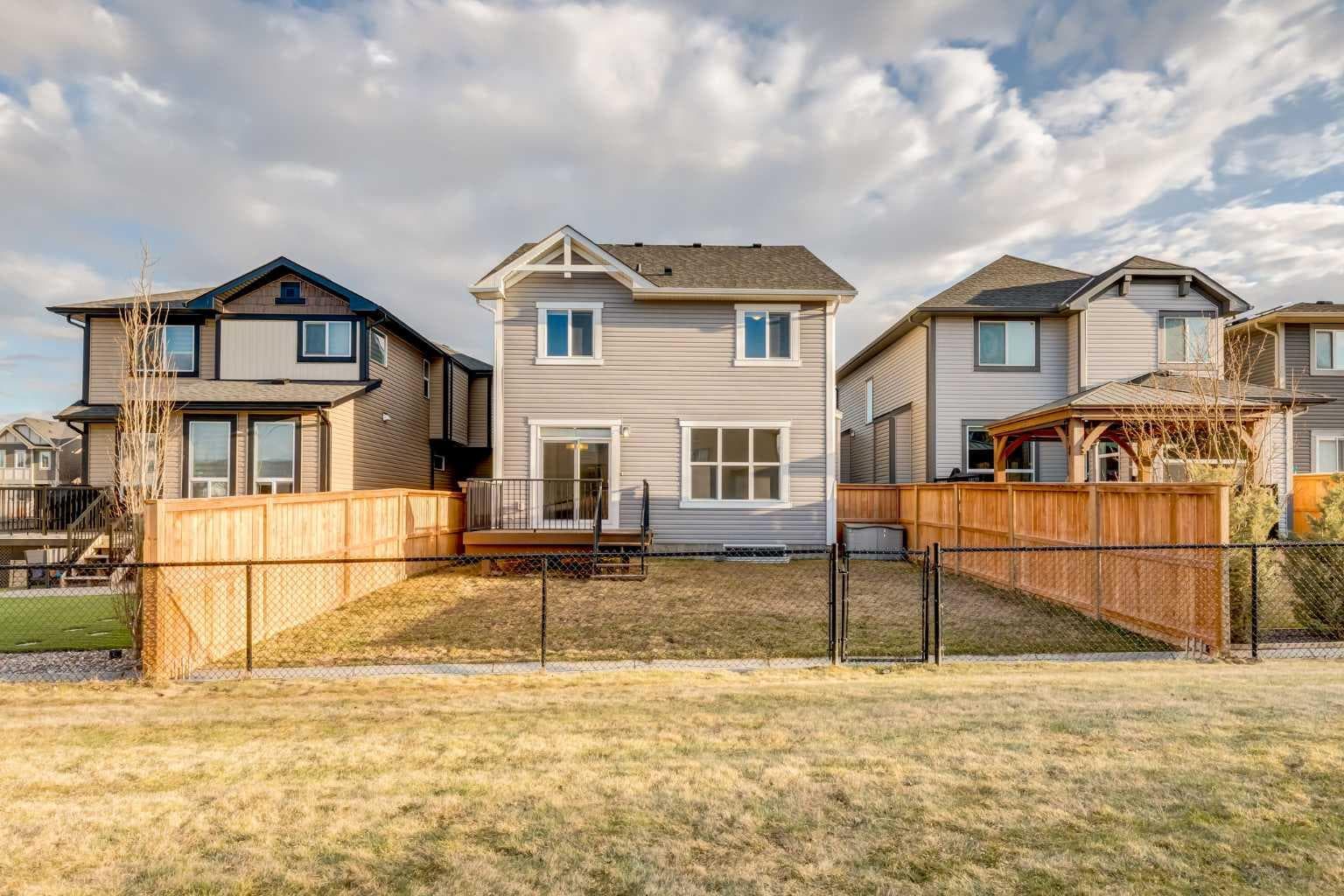 104 HILLCREST Avenue SW