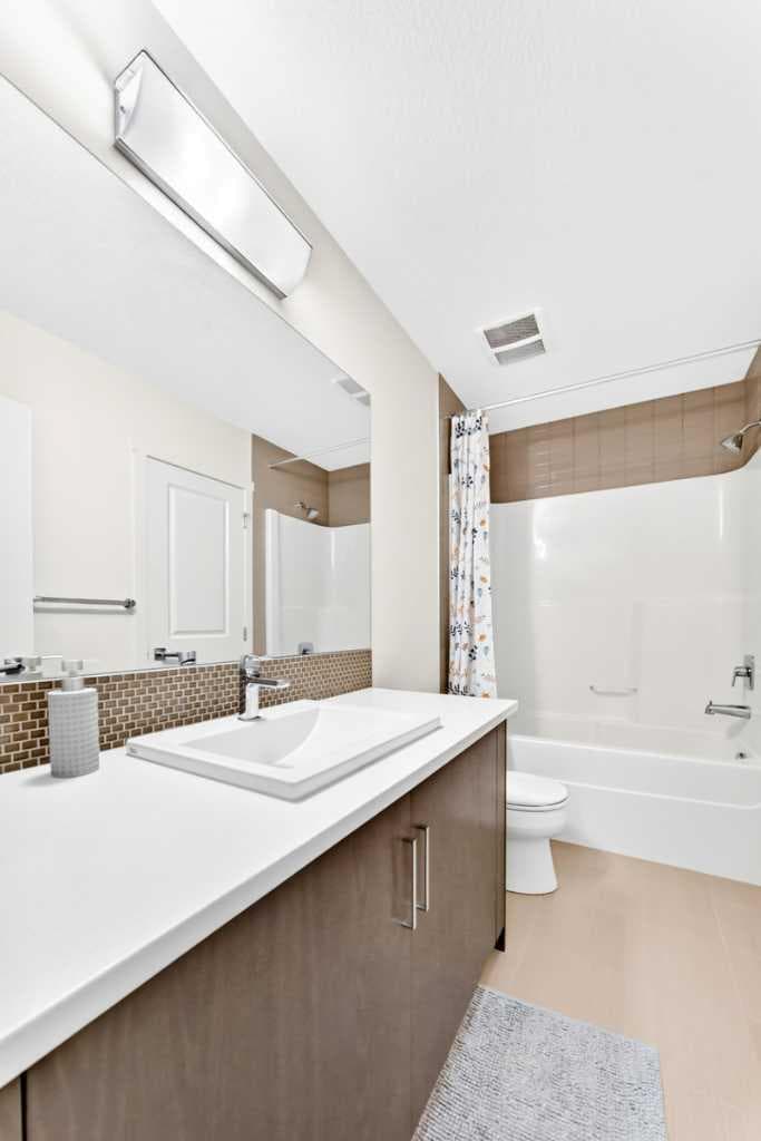 426, 25 Auburn Meadows Avenue SE