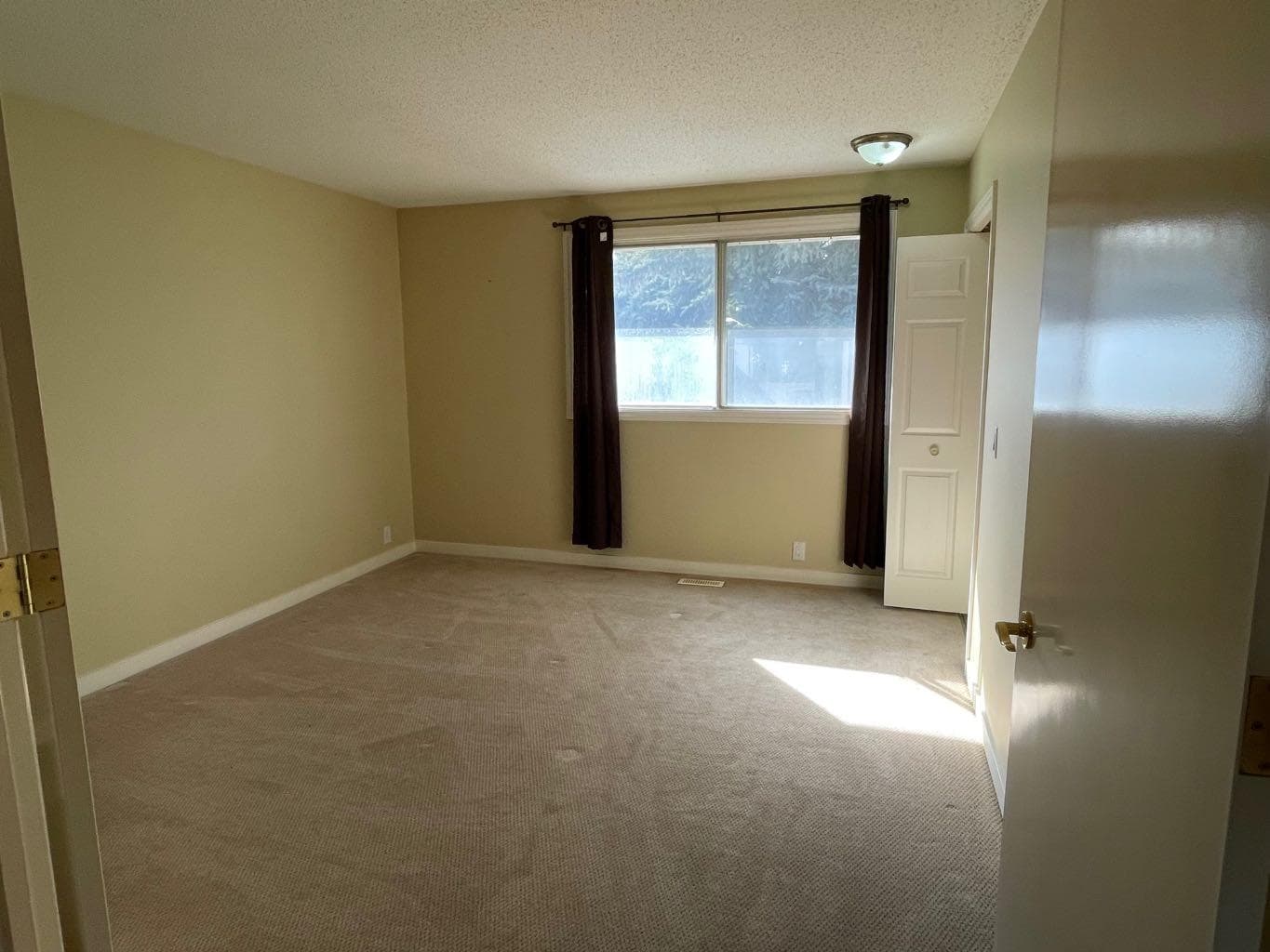 247 Bracewood Road SW