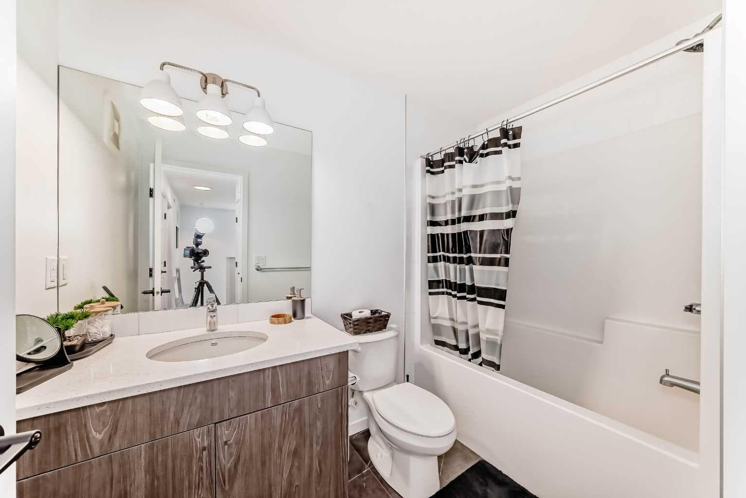 171 Hotchkiss Manor SE