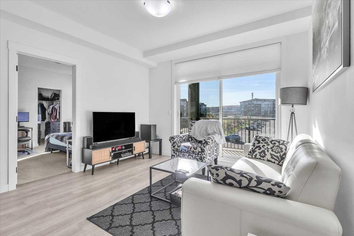 305, 30 Sage Hill Walk NW