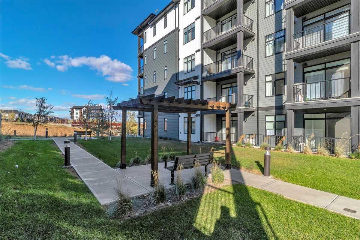 305, 30 Sage Hill Walk NW