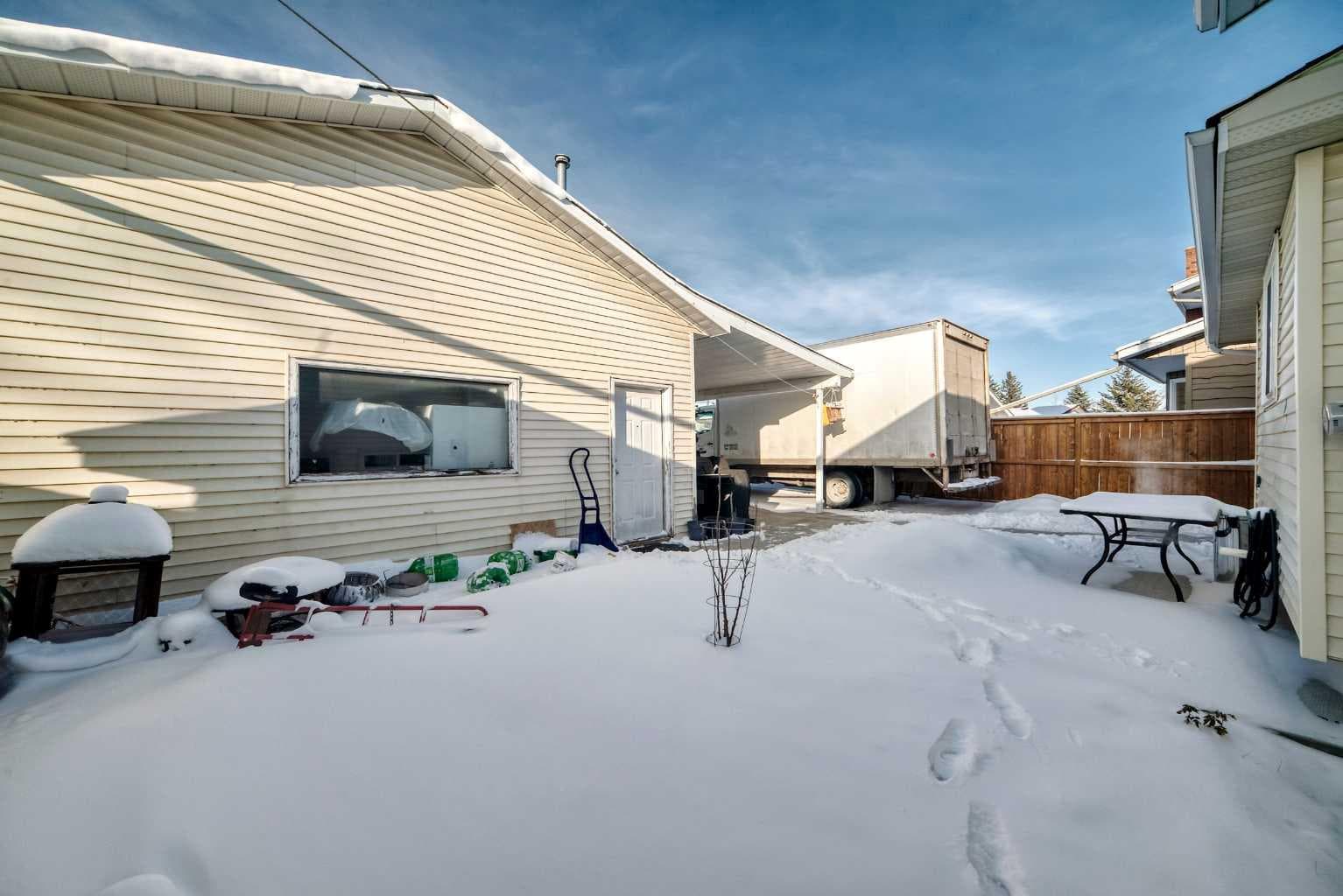 584 Whiteridge Way NE