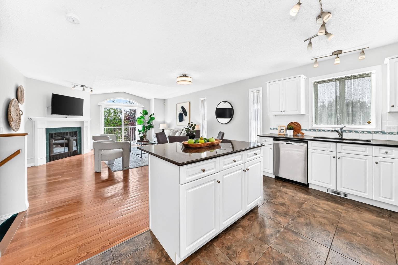 157 Hawkstone Manor NW