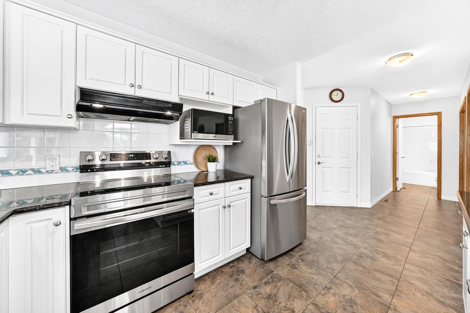 157 Hawkstone Manor NW