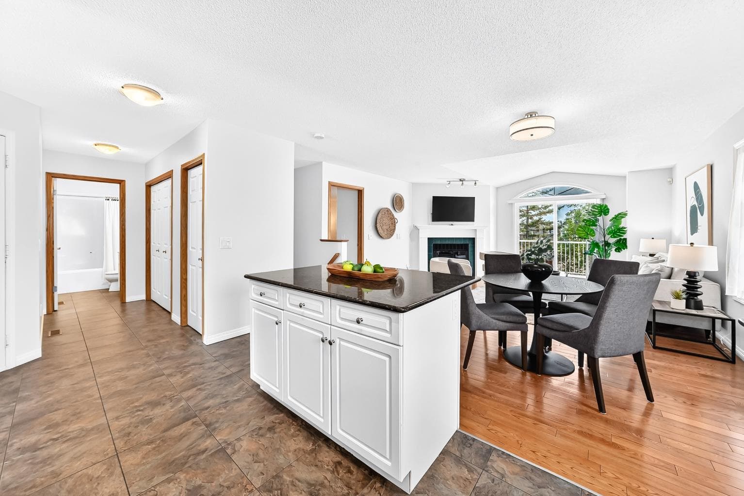 157 Hawkstone Manor NW