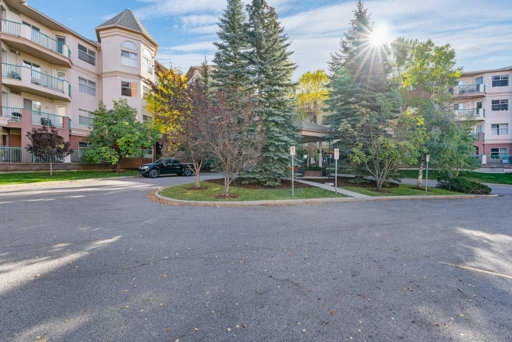 215, 200 Lincoln Way SW