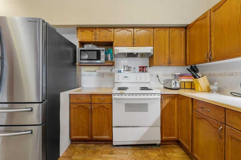 215, 200 Lincoln Way SW