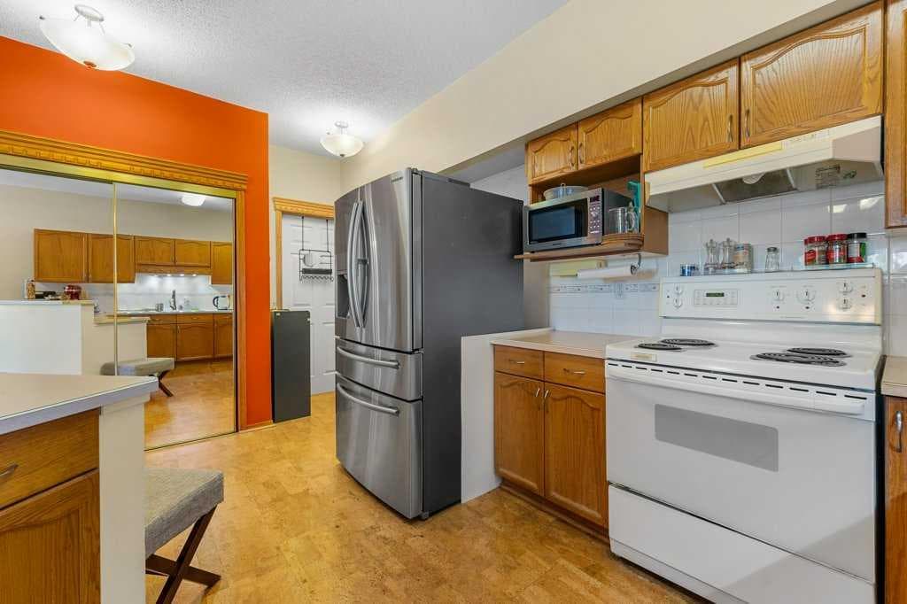 215, 200 Lincoln Way SW
