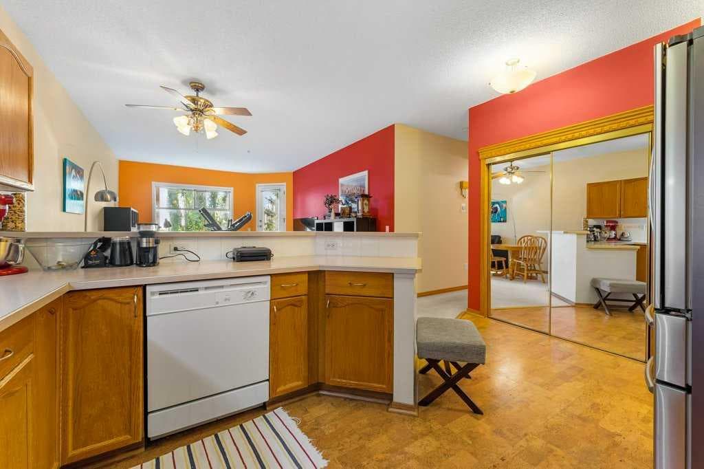 215, 200 Lincoln Way SW