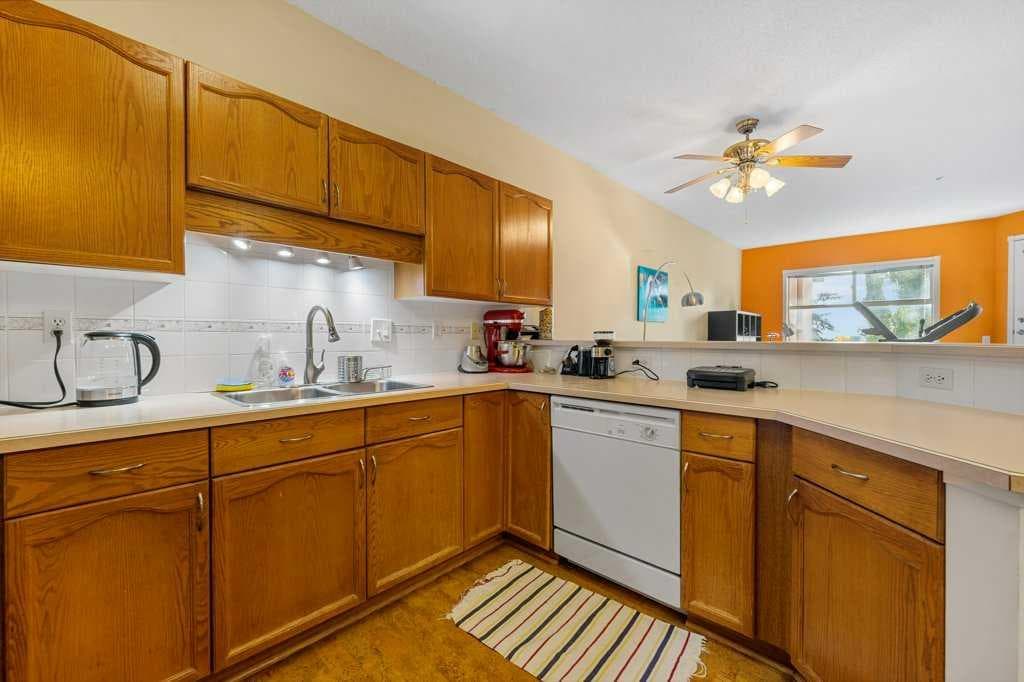215, 200 Lincoln Way SW