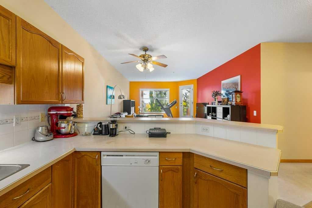 215, 200 Lincoln Way SW