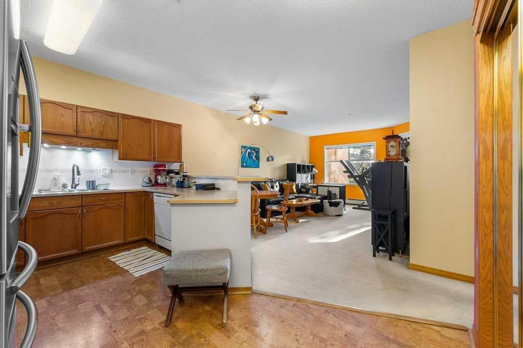 215, 200 Lincoln Way SW