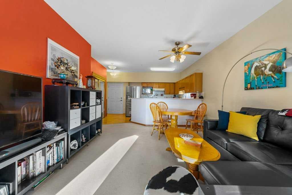 215, 200 Lincoln Way SW