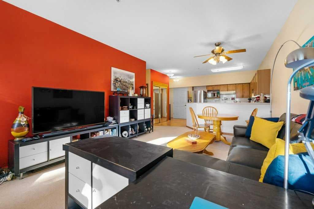215, 200 Lincoln Way SW