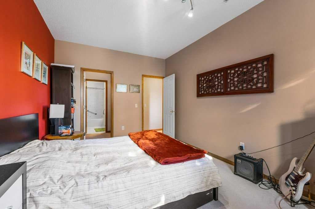 215, 200 Lincoln Way SW
