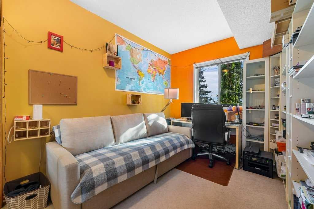 215, 200 Lincoln Way SW