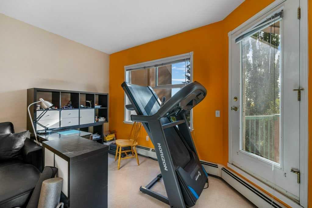 215, 200 Lincoln Way SW