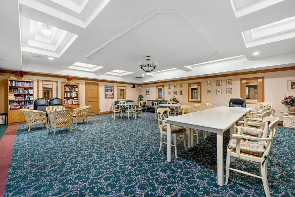 215, 200 Lincoln Way SW