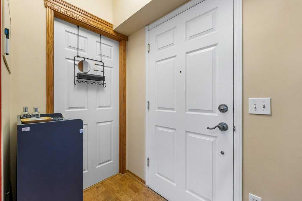 215, 200 Lincoln Way SW