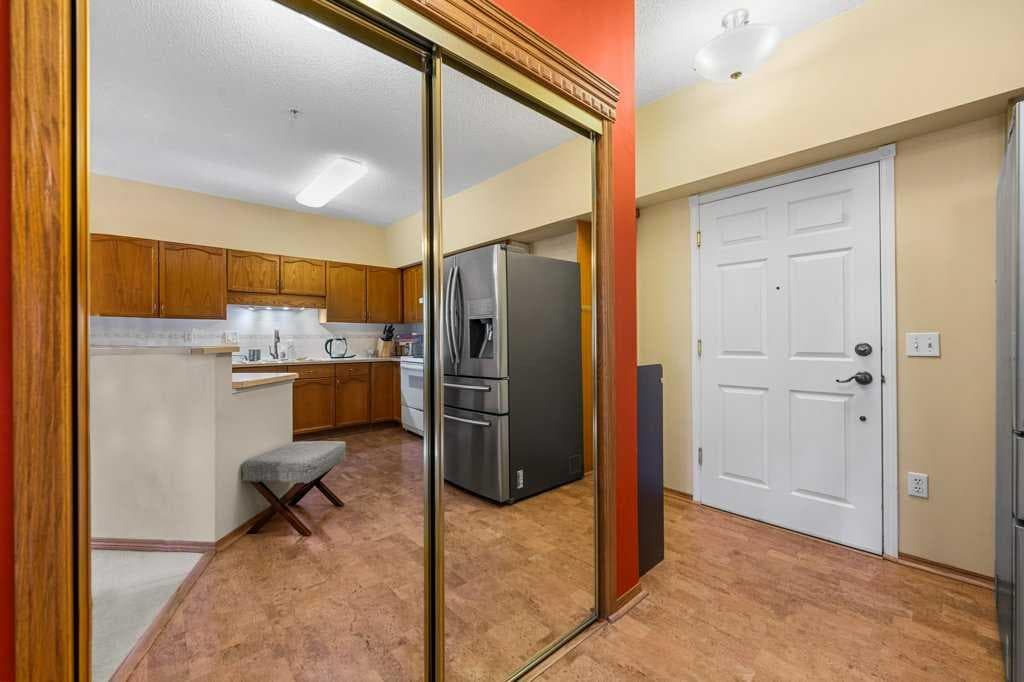 215, 200 Lincoln Way SW