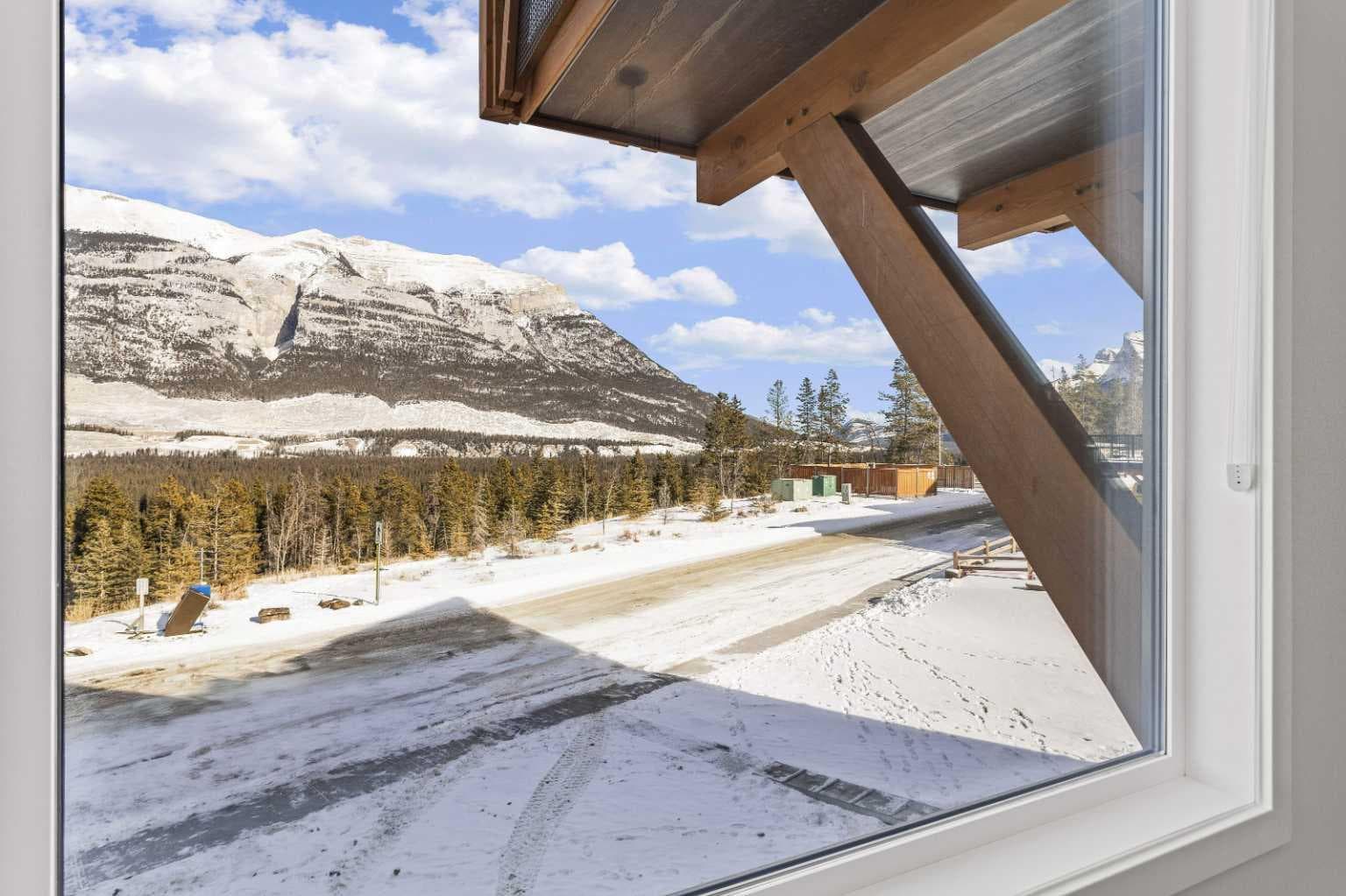202K, 209 Stewart Creek Rise 