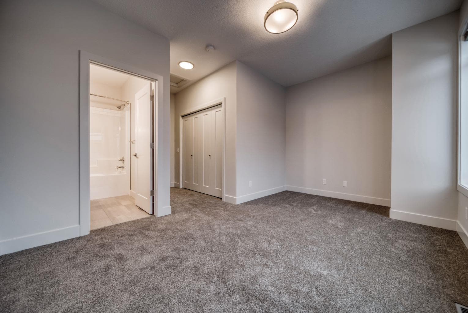 81 Royal Elm Green NW