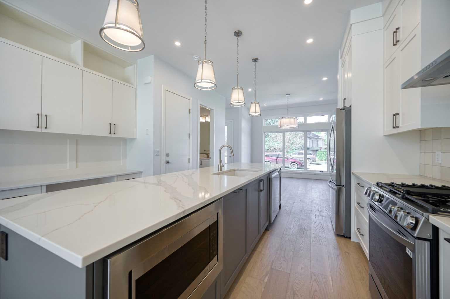 2008 26A Street SW