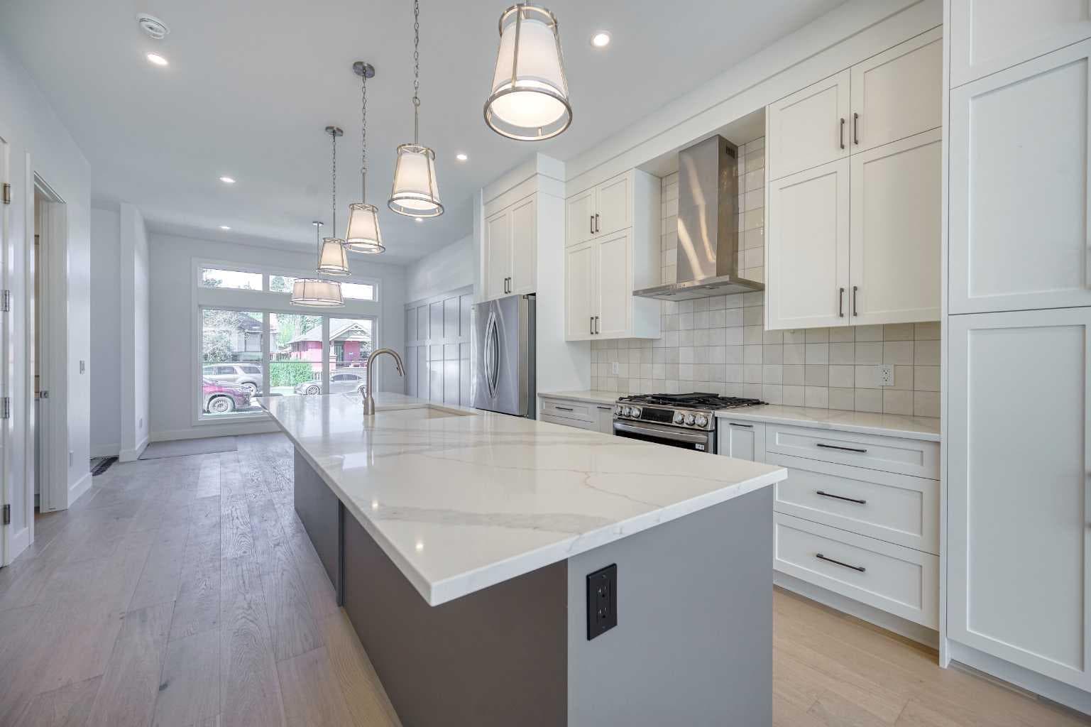 2008 26A Street SW