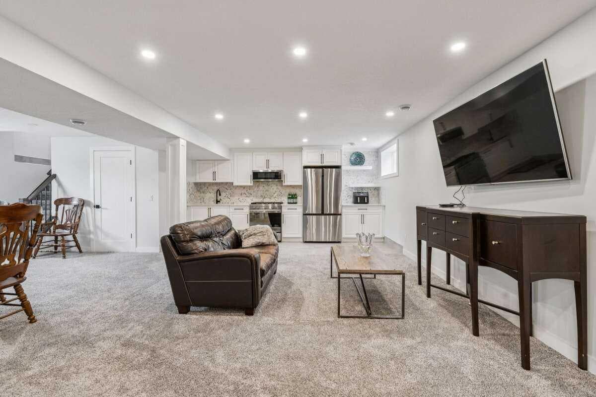 15 Brookmere Place SW