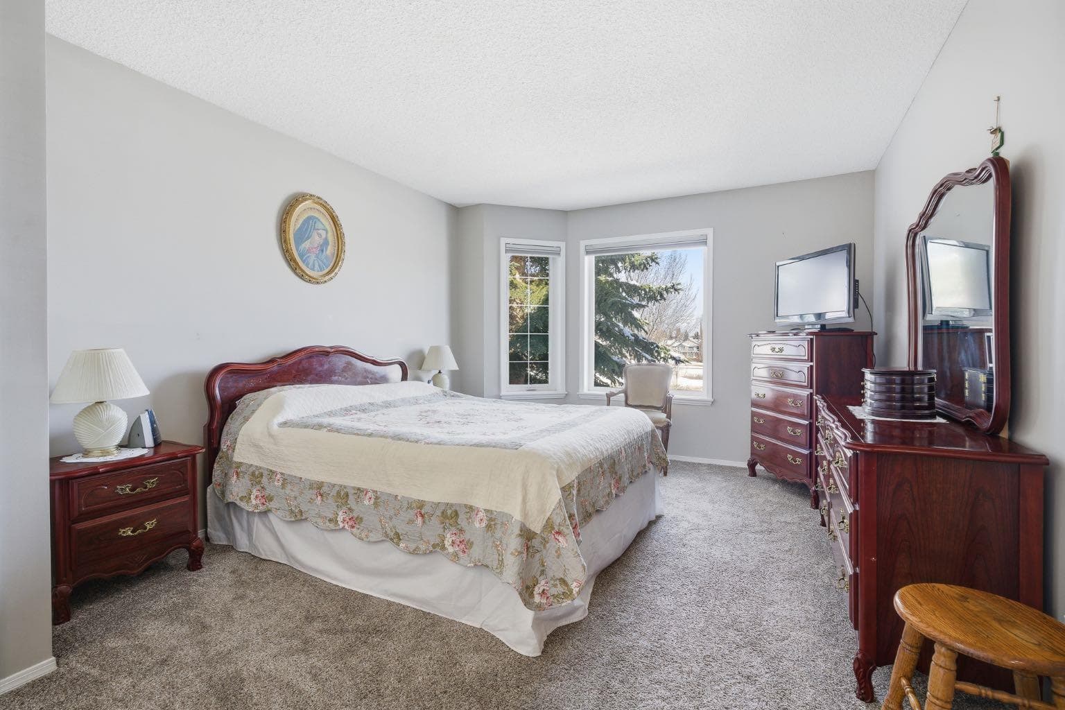 216 Valley Ridge Heights NW