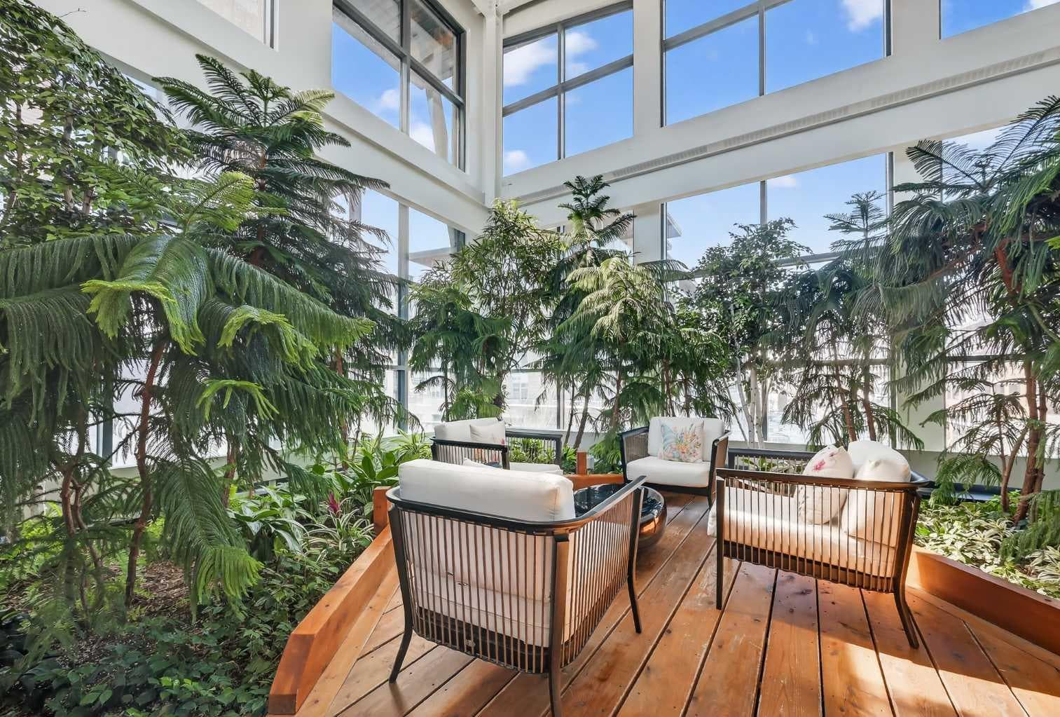 407, 122 Mahogany Centre SE