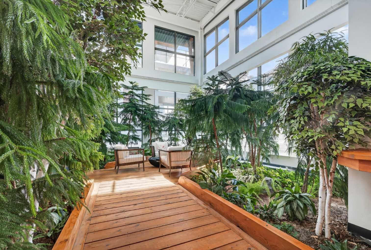 407, 122 Mahogany Centre SE