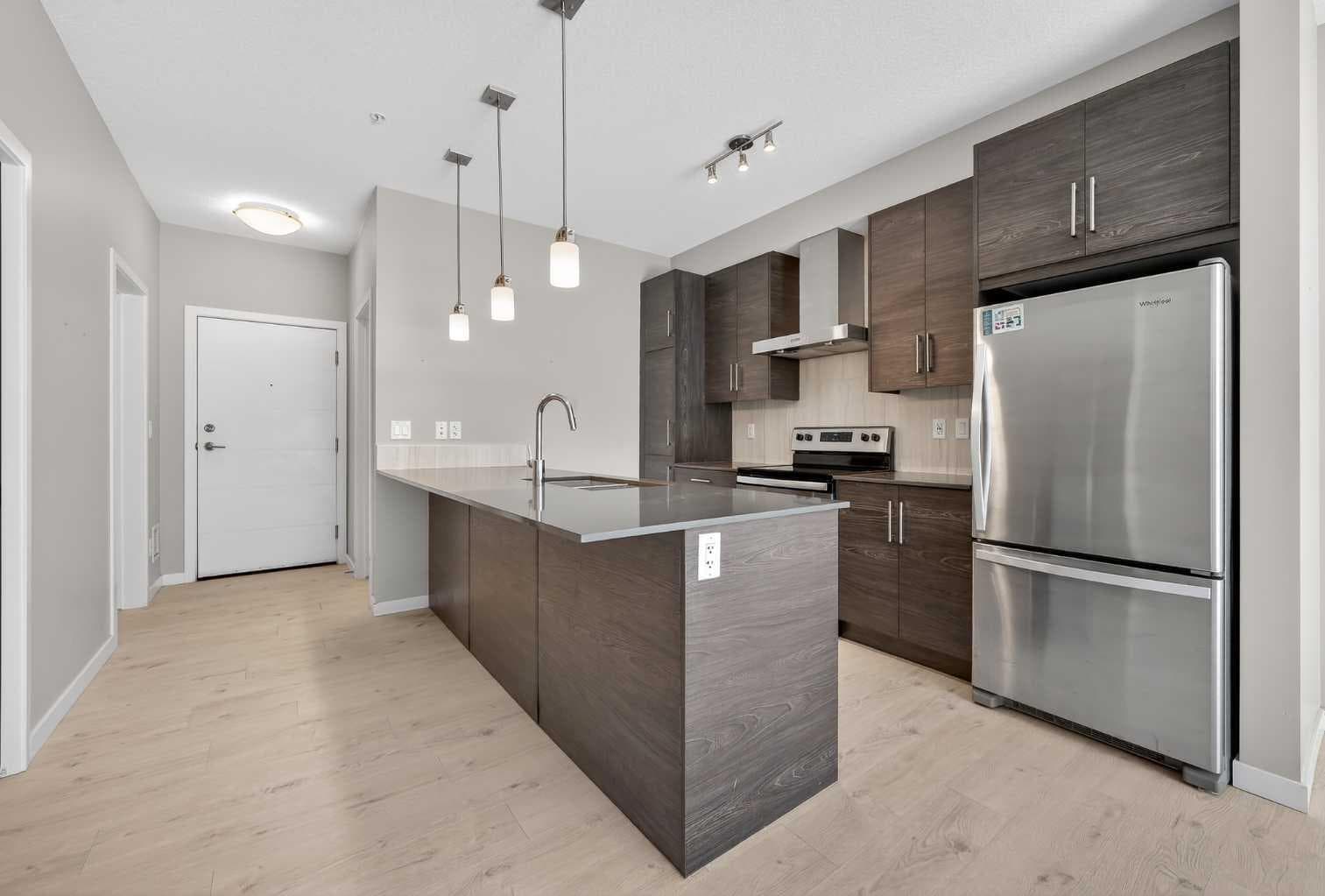 407, 122 Mahogany Centre SE