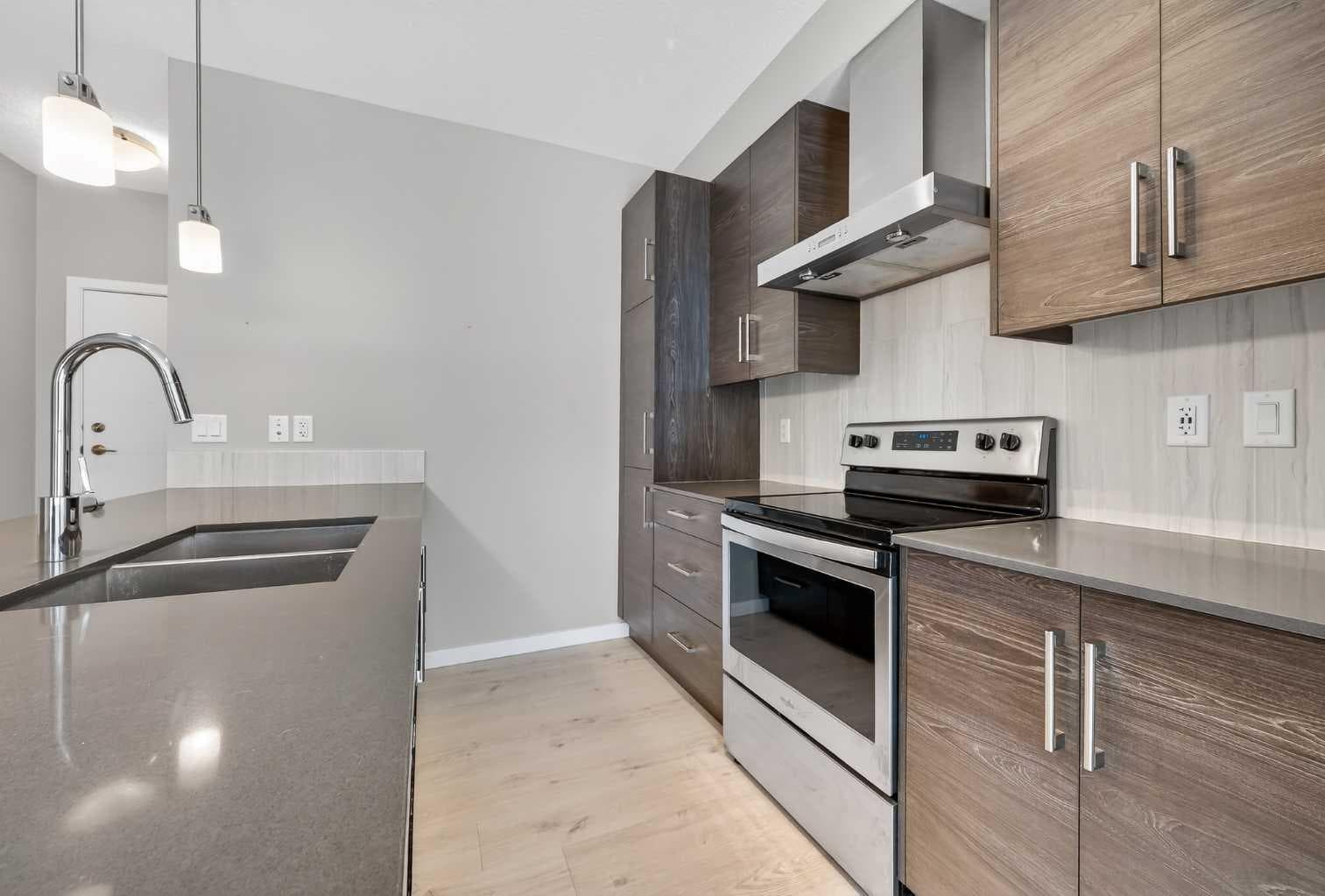 407, 122 Mahogany Centre SE