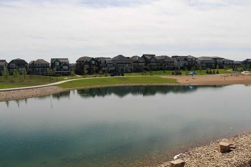 407, 122 Mahogany Centre SE