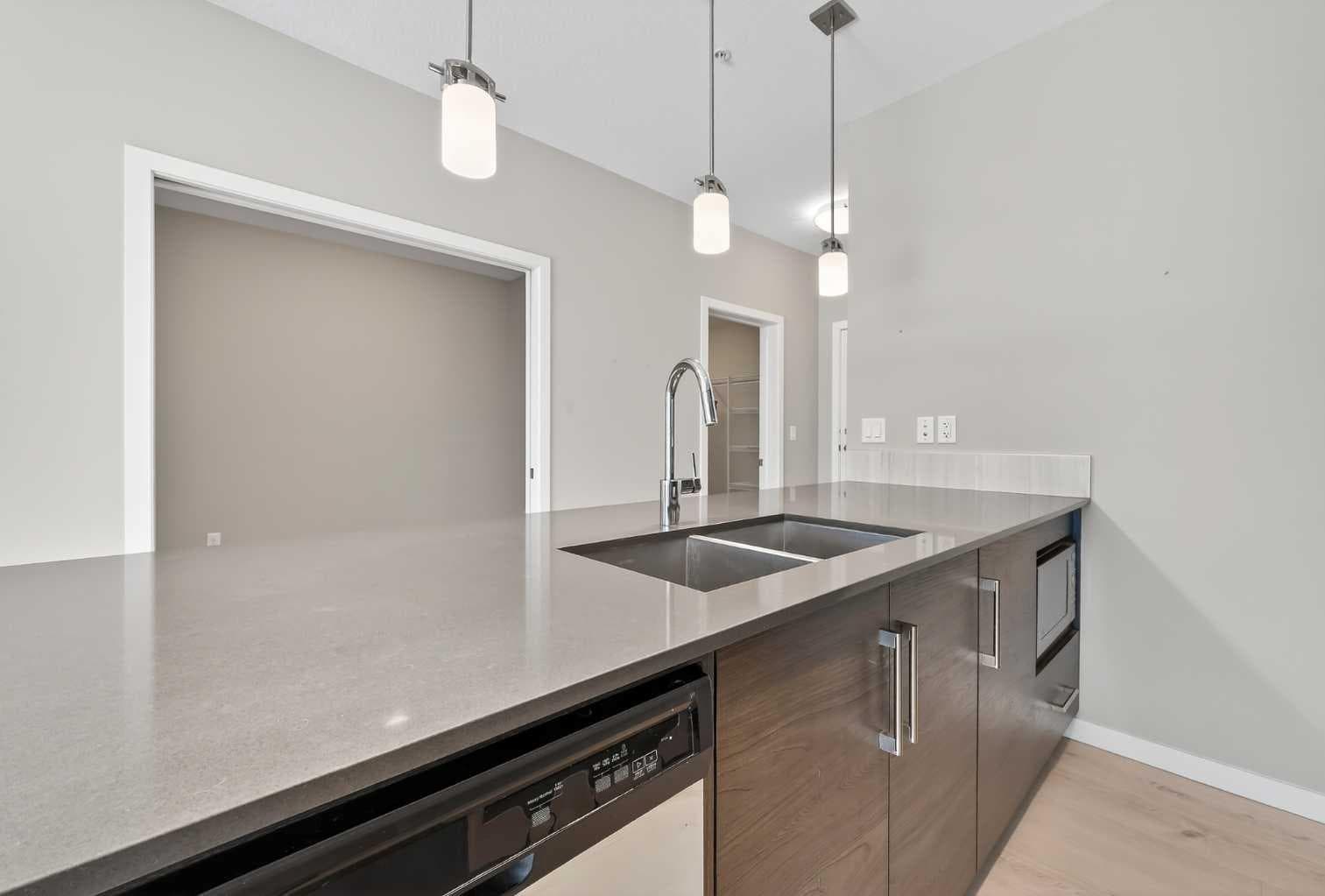 407, 122 Mahogany Centre SE