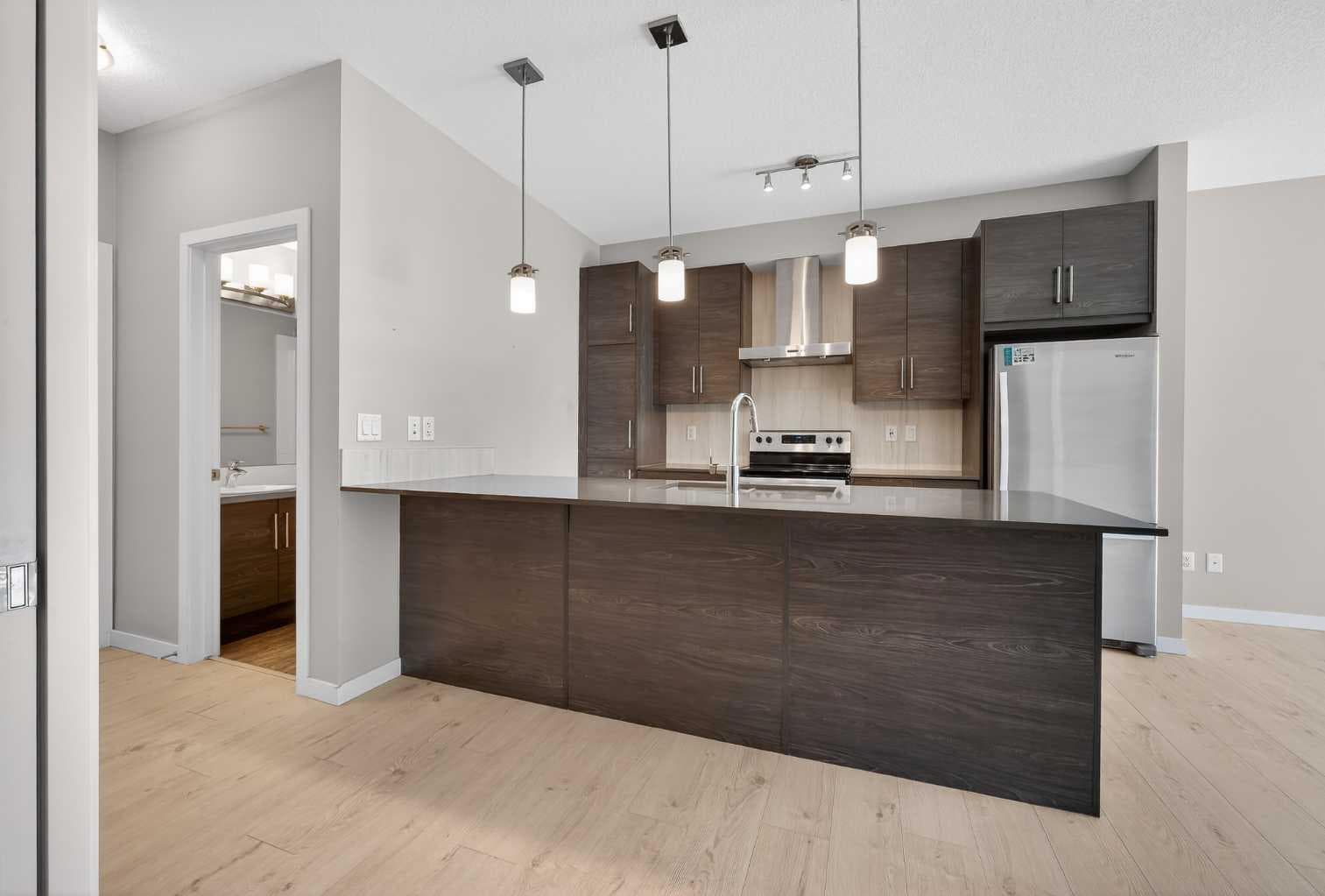 407, 122 Mahogany Centre SE